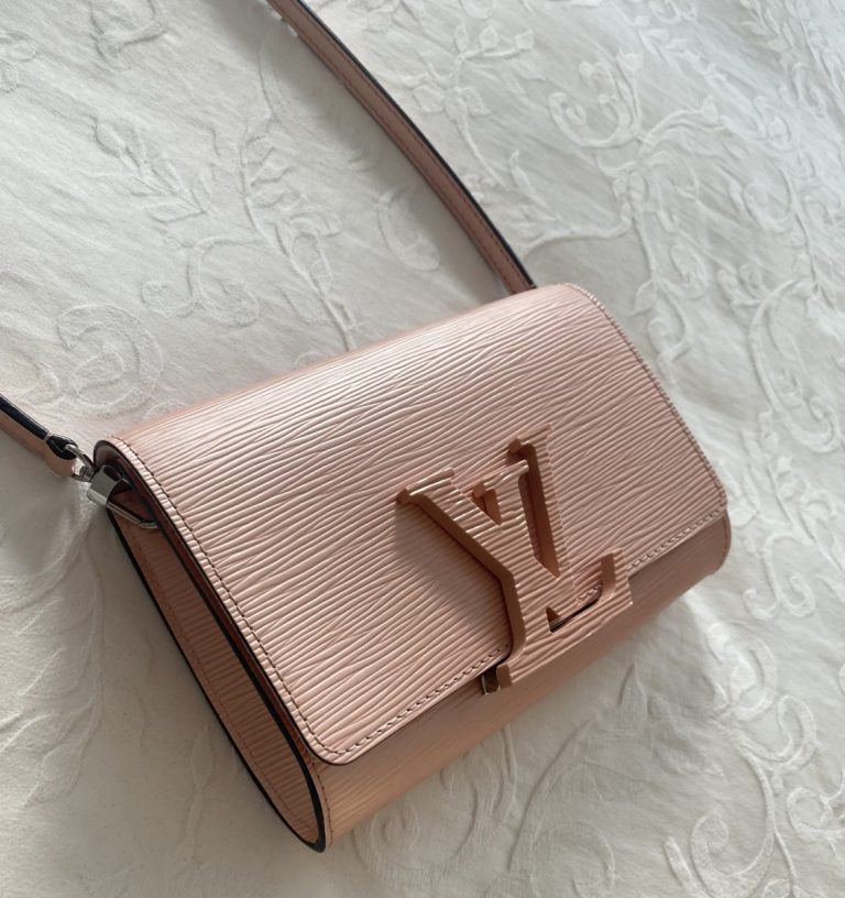 Félicie leather handbag Louis Vuitton Pink in Leather - 18987509
